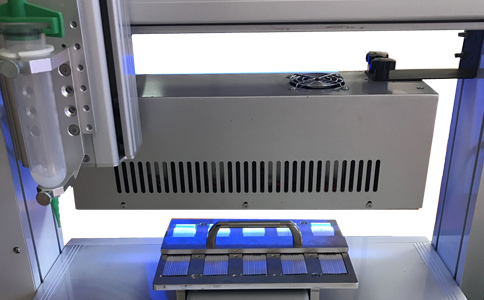 自動(dòng)點(diǎn)膠固化一體機(jī) 自動(dòng)點(diǎn)膠固化一體機(jī)